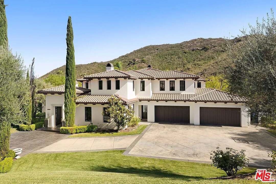6 bed, 6.0 bath, 7768 sqft, $40,000 — Photo 2
