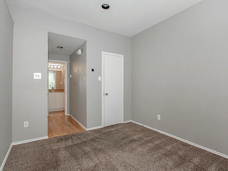 2002 N Fitzhugh Ave #2 — Photo 18