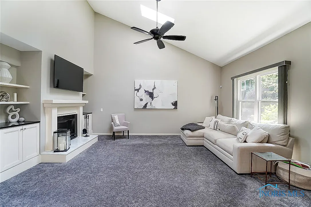 3 bed, 2394 sqft, $2,995 — Photo 3