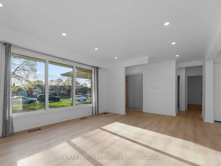 60 Wakelin Ter — Photo 8