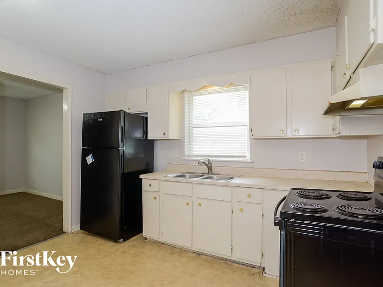 4310 Ditzler Ave — Photo 7