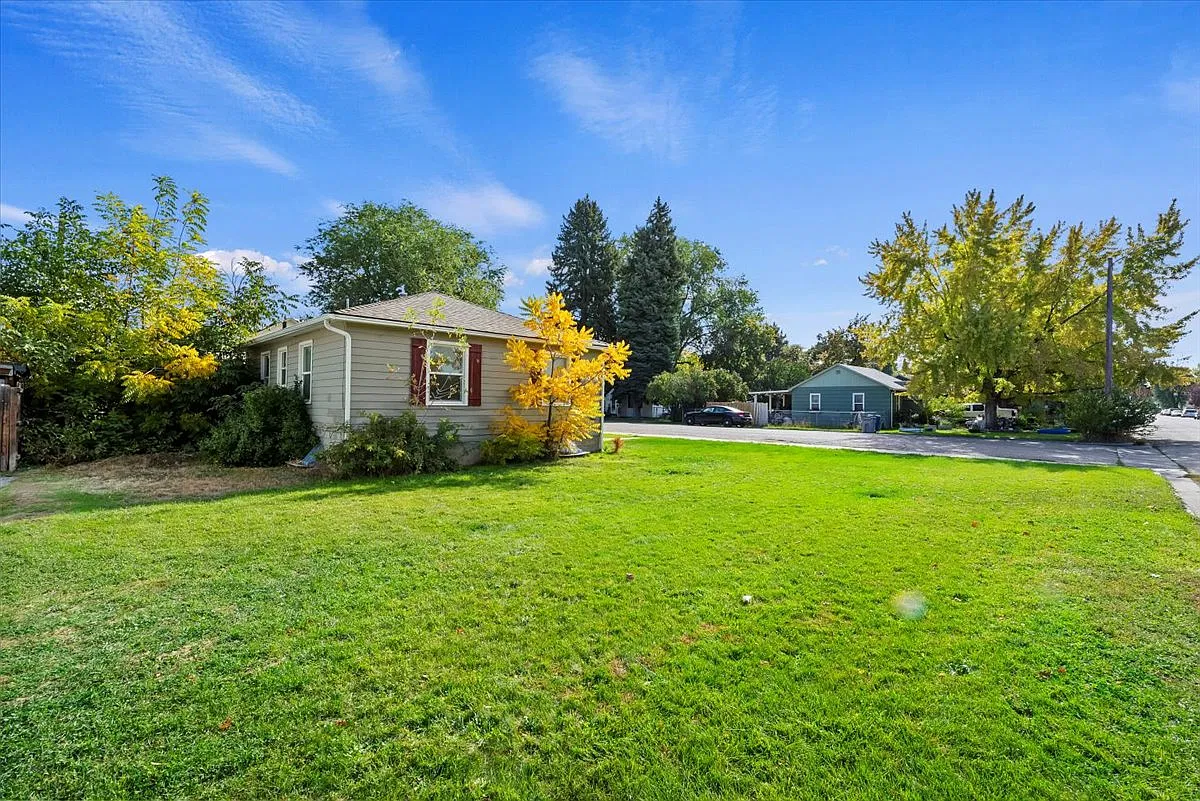 1104 E Dewey Ave — Photo 4