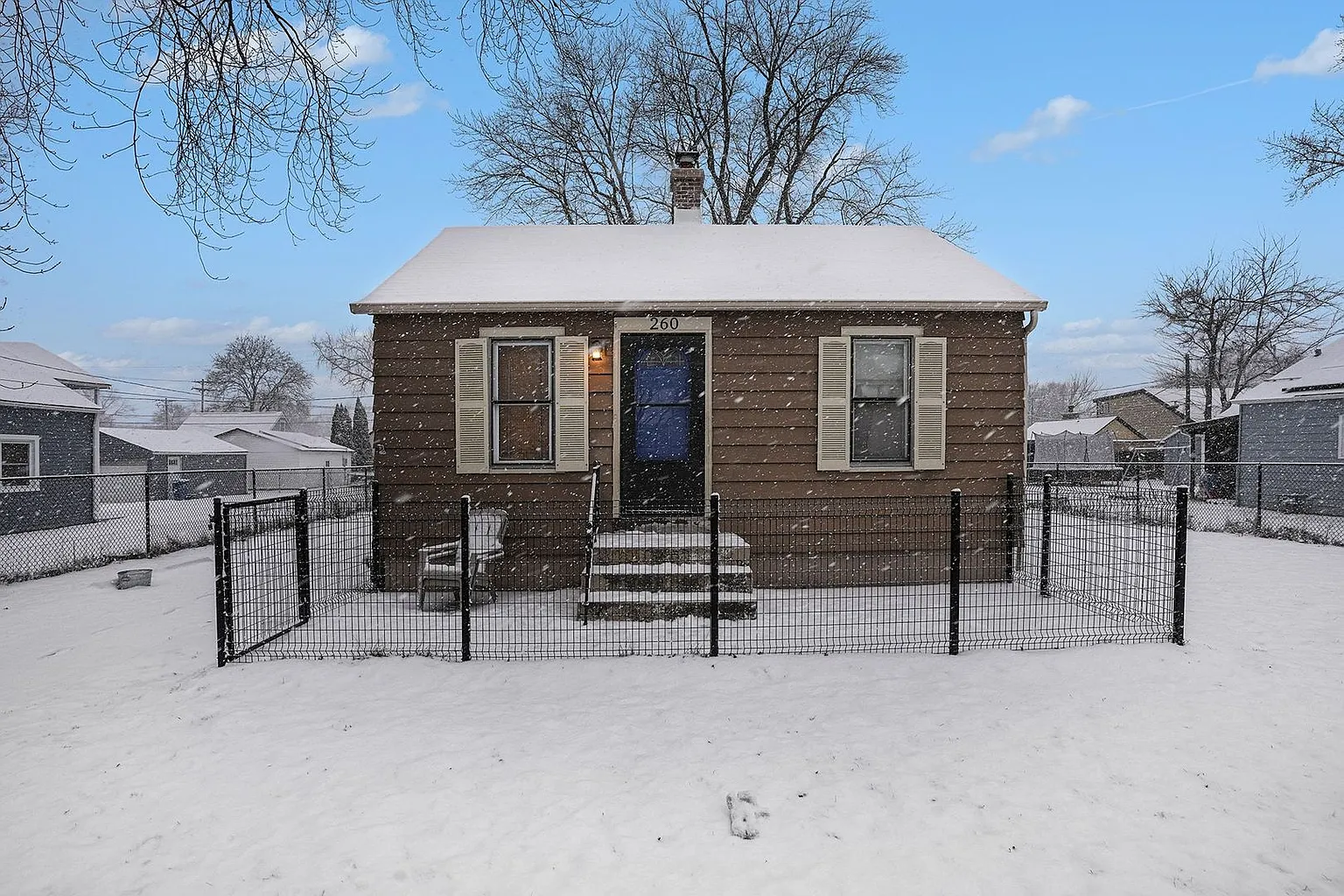 260 Beckwith St photo 1