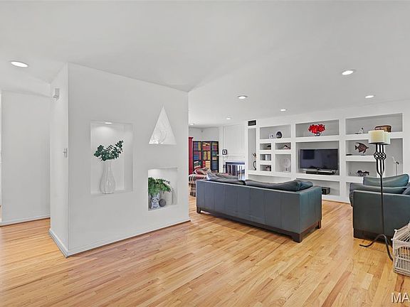 3rd image of 1854 Elmira Ct