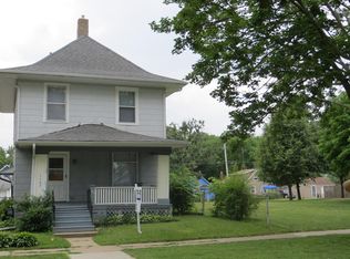 1107 C Ave NW, Cedar Rapids, IA 52405