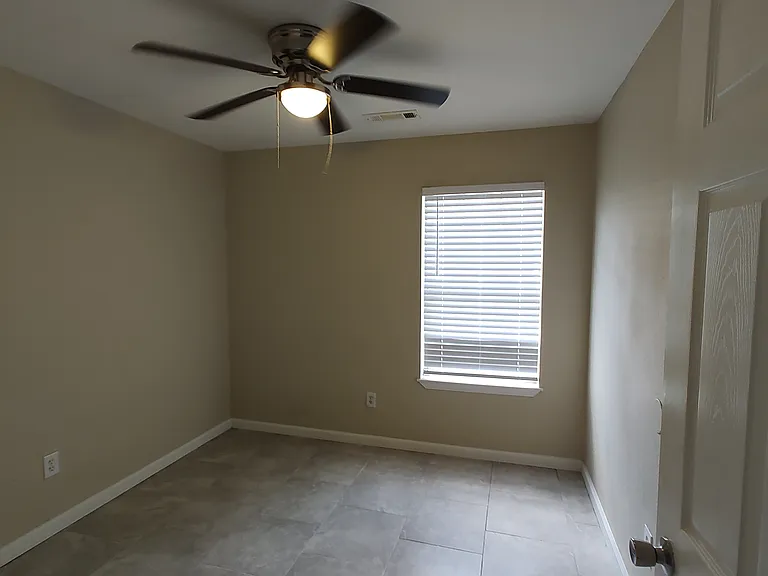 4096 Delmon Ln #B — Photo 3
