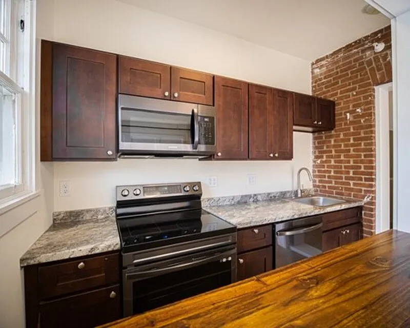 4 bed, 1.5 bath, $4,400 — Photo 2