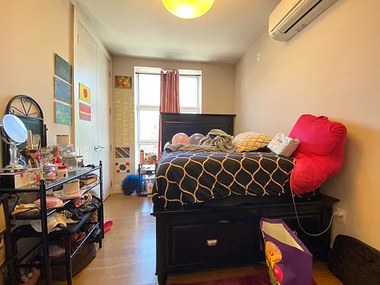 Rented by MySpaceNYC | media 7