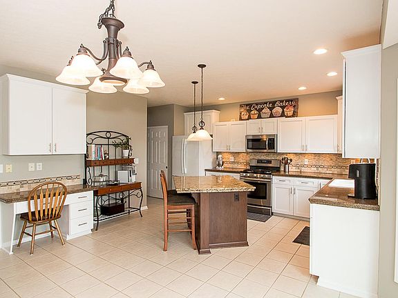 3rd image of 13484 Silver Brook Dr