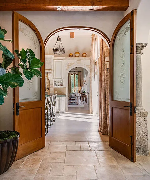 1550 Amalfi Dr — Photo 13