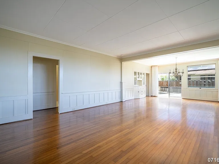 2417 Parker Pl — Photo 6