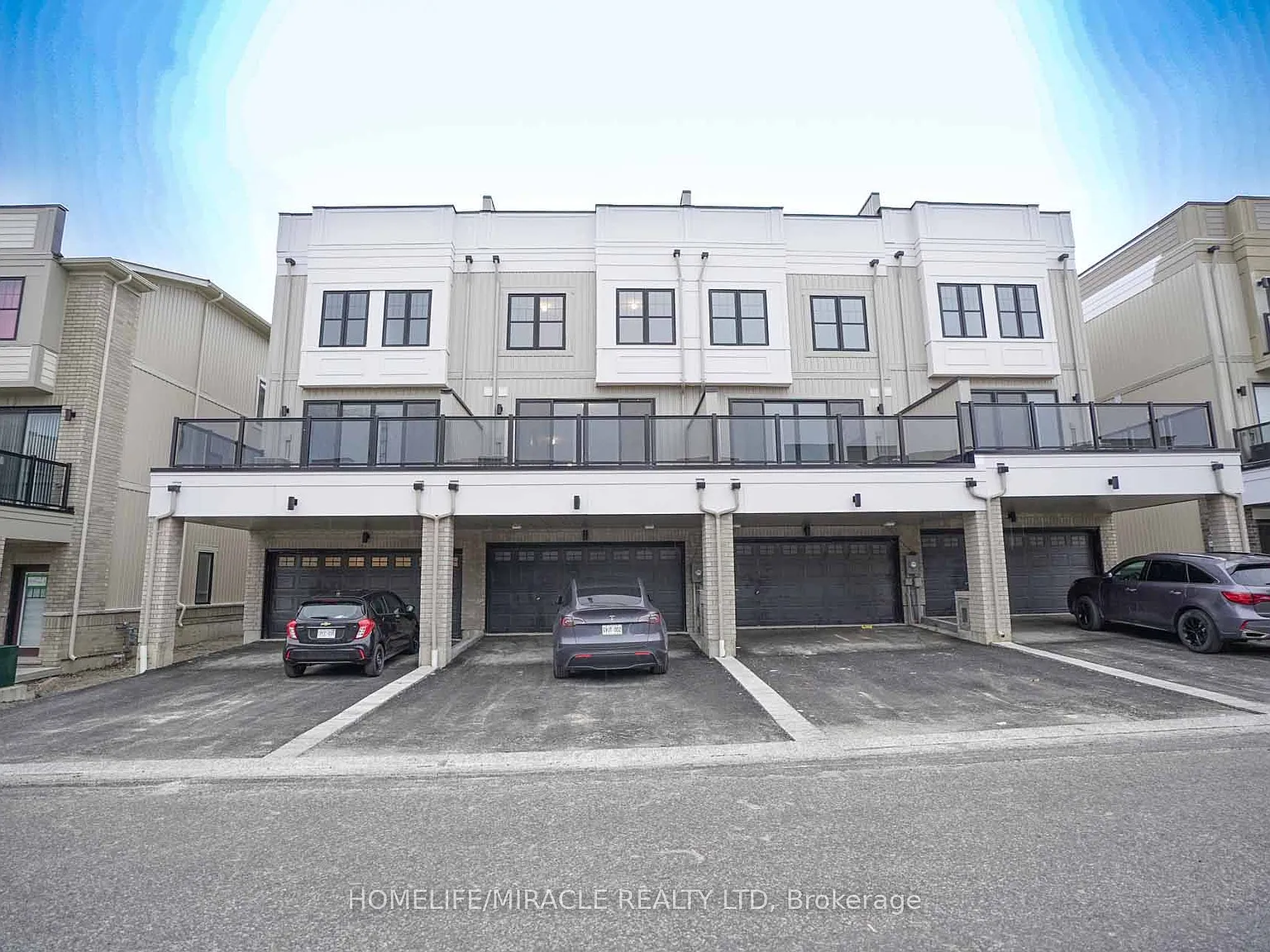 4 bed, $3,000 — Photo 1