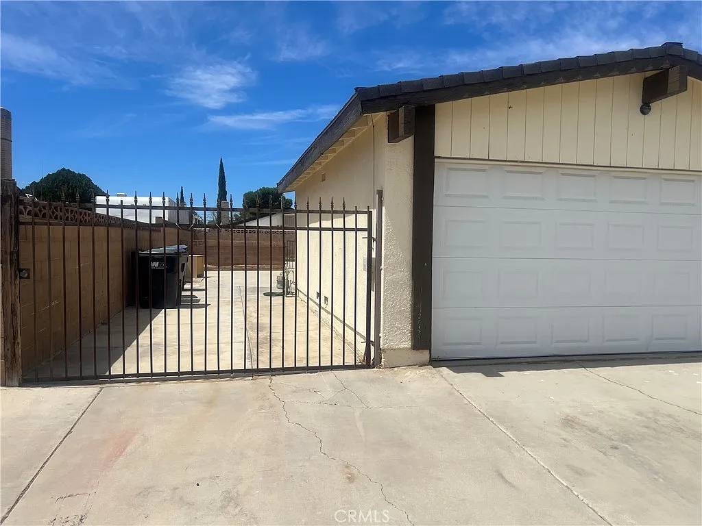 4 bed, 1282 sqft, $2,650 — Photo 2