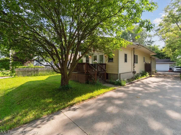 3244 Huggins Ave, Flint, MI 48506