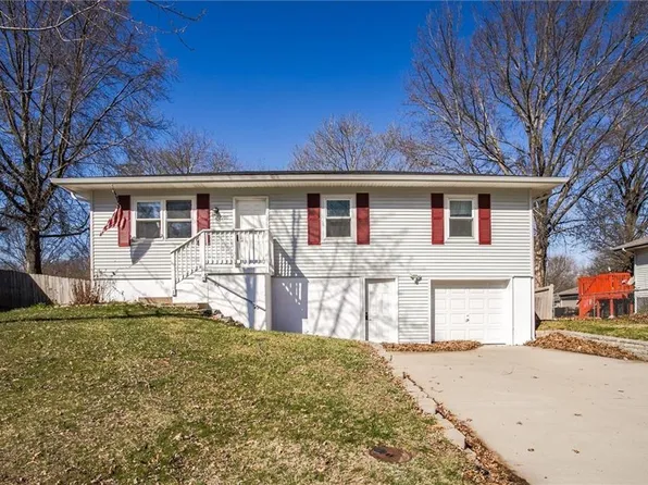2200 S Owings St, Oak Grove, MO 64075