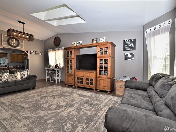 Entry to living room