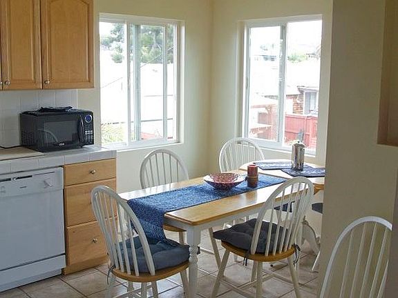 4th image of 825 Tourmaline St