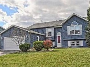 768 Penn Blvd, Lindenhurst, IL 60046