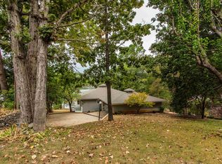 28 N Lakeshore Dr, Cherokee Village, AR 72529