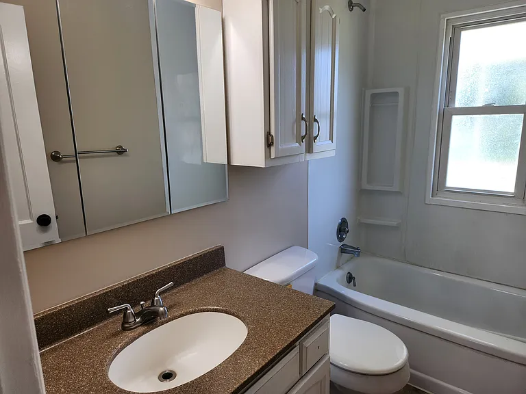 609 Michigan Ave — Photo 10