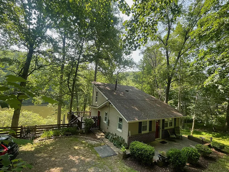 308 Pine Dr — Photo 1