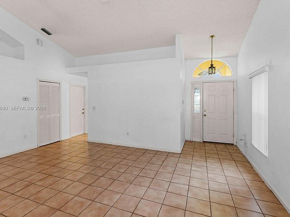 5th image of 467 SE 20th Dr