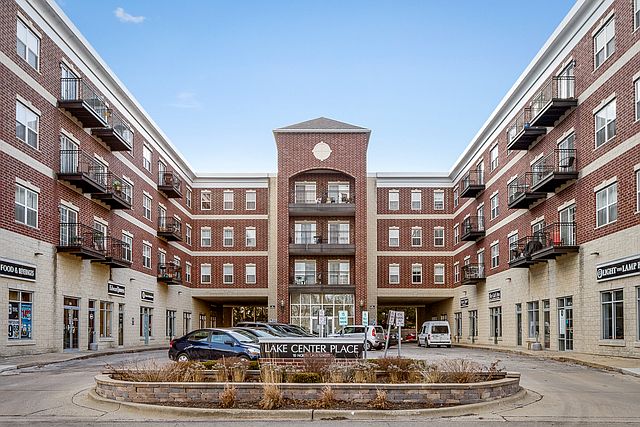 1st image of 10 N Lake St APT 415