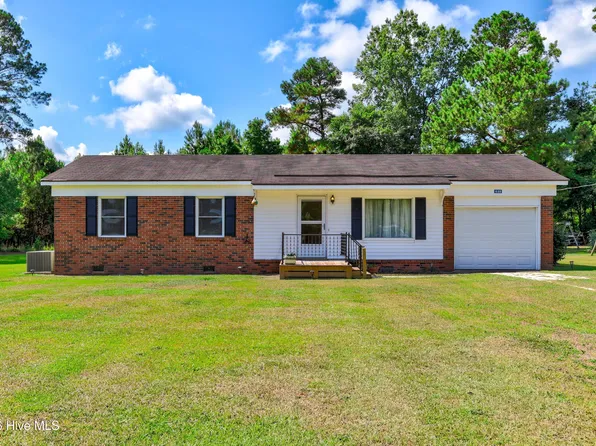 1688 W Wards Bridge Road, Warsaw, NC 28398