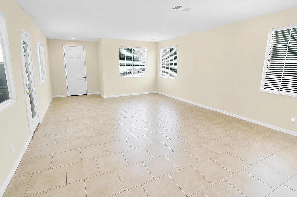 Building Photo - Barletta Ct