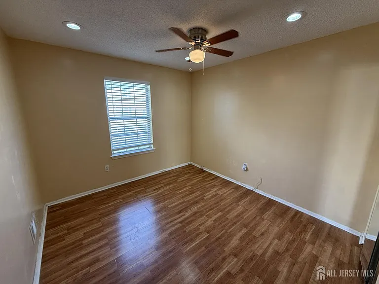 61 Brighton Way — Photo 7