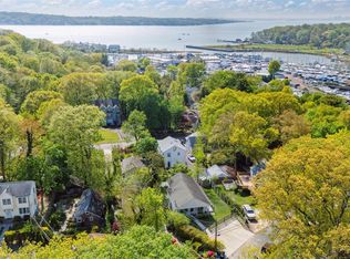 5 Towle Pl, Glen Cove, NY 11542