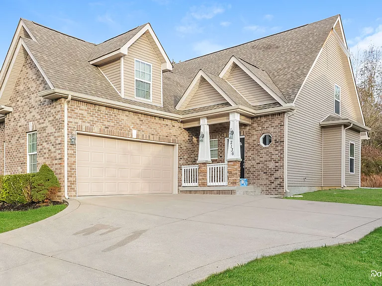 2136 Pine Glen Ct — Photo 1