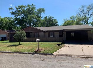 506 Wilson St, Edna, TX 77957