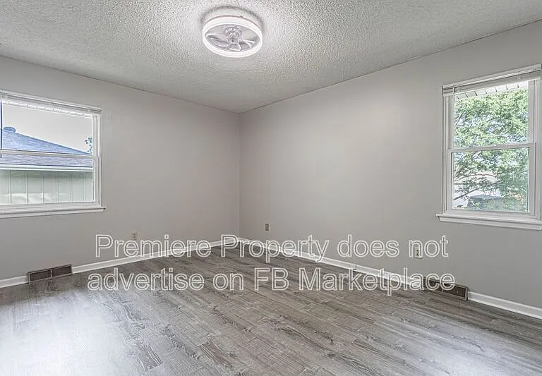 1201 NE 9th St — Photo 7