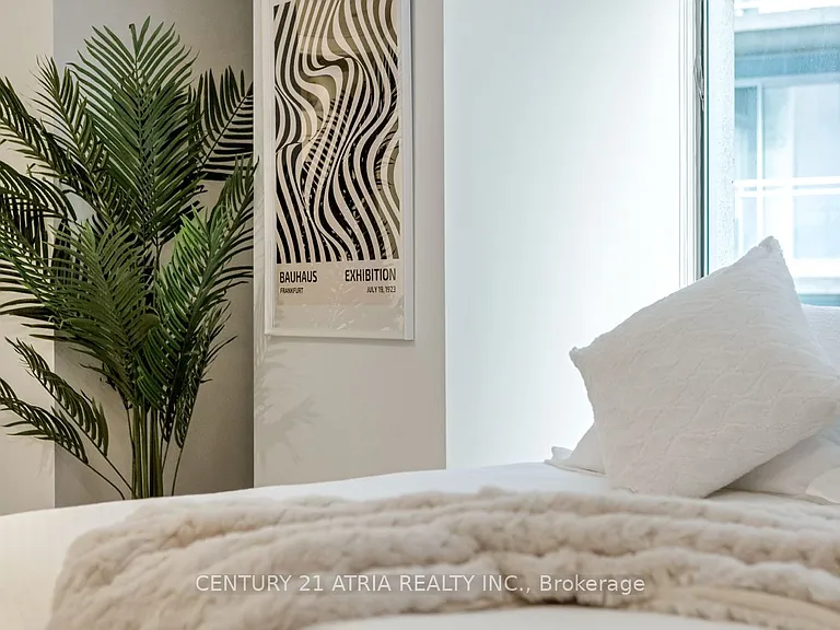 210 Victoria St #807 — Photo 4
