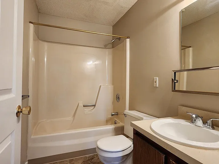 11 Saint James Pl — Photo 12