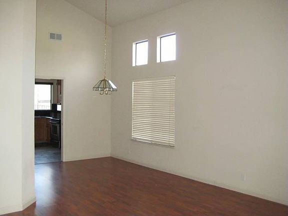 Front room/dining