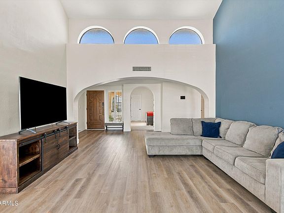 3rd image of 1535 E MONTEBELLO Avenue