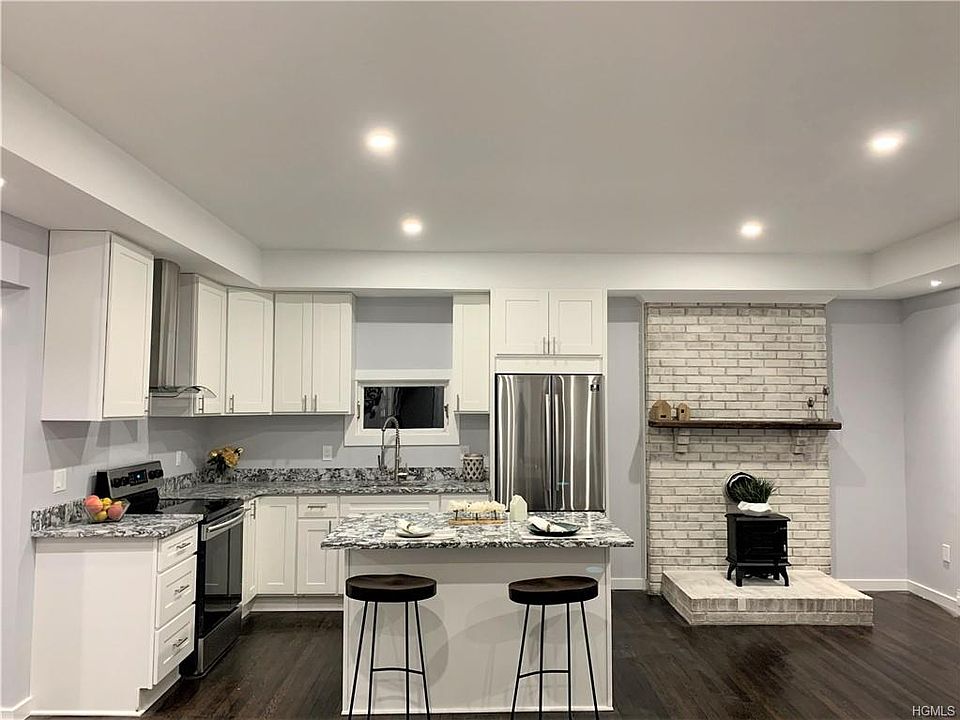 1st image of 28 Jordan Dr