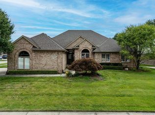 51525 Pinewood Dr, Macomb, MI