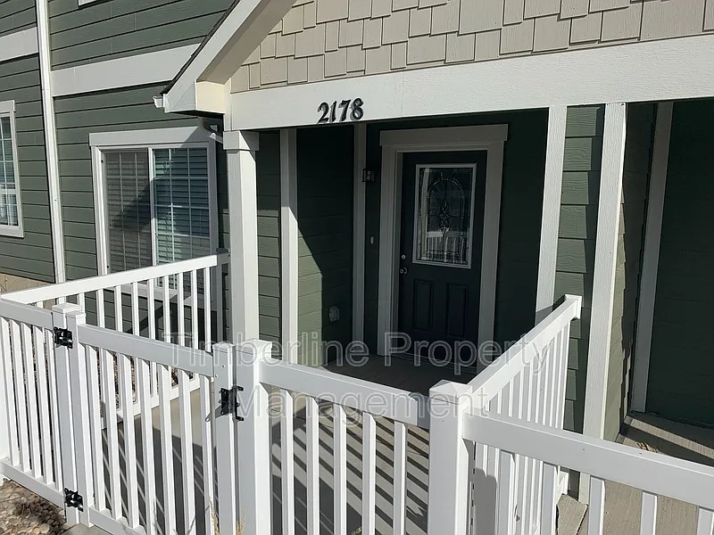 3 bed, 2.5 bath, 1600 sqft, $2,100 — Photo 2
