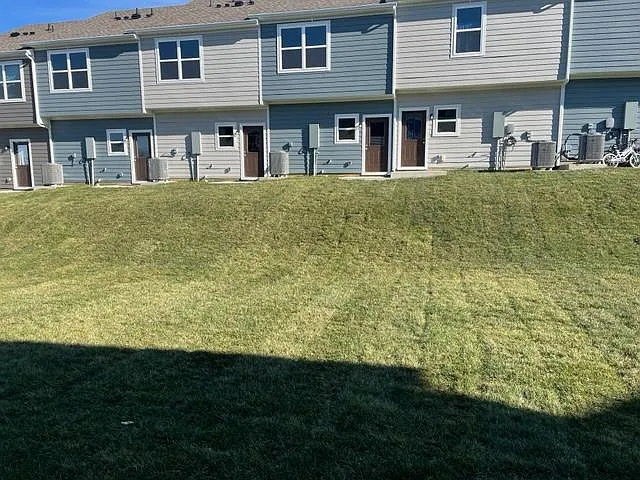 6084 Cullen Dr — Photo 2