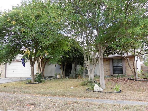 2nd image of 1006 Hickory Trail St