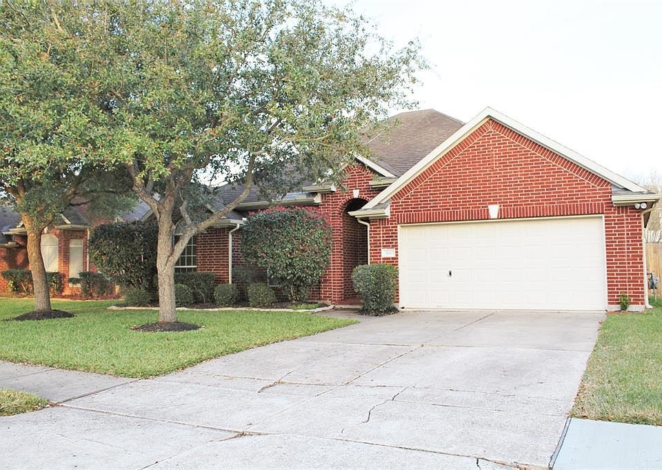 1st image of 506 Green Cedar Dr