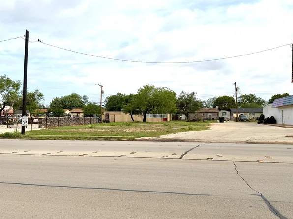 5226 S 7th St, Abilene, TX 79605