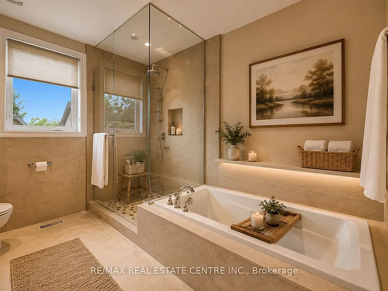 49 Bronte St S — Photo 8