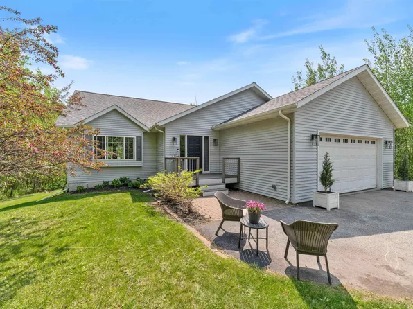 4860 Oak Ridge Dr, Hermantown, MN 55811