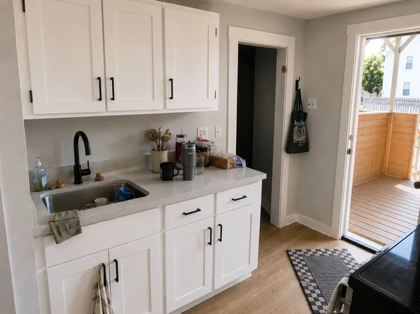 12 Briggs St Unit 5, Claremont, NH 03743