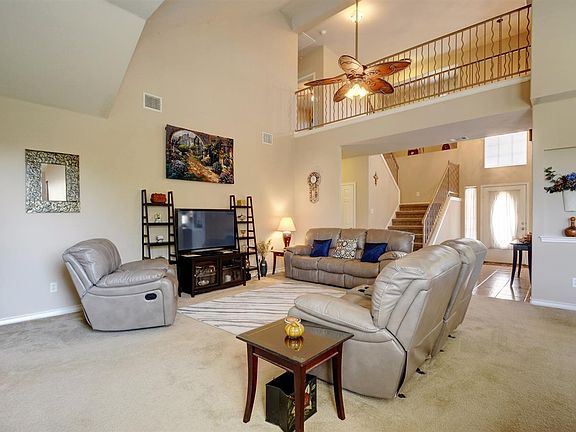 4th image of 1304 Primrose Ln