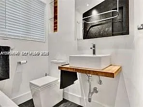 400 NE 86th St — Photo 16